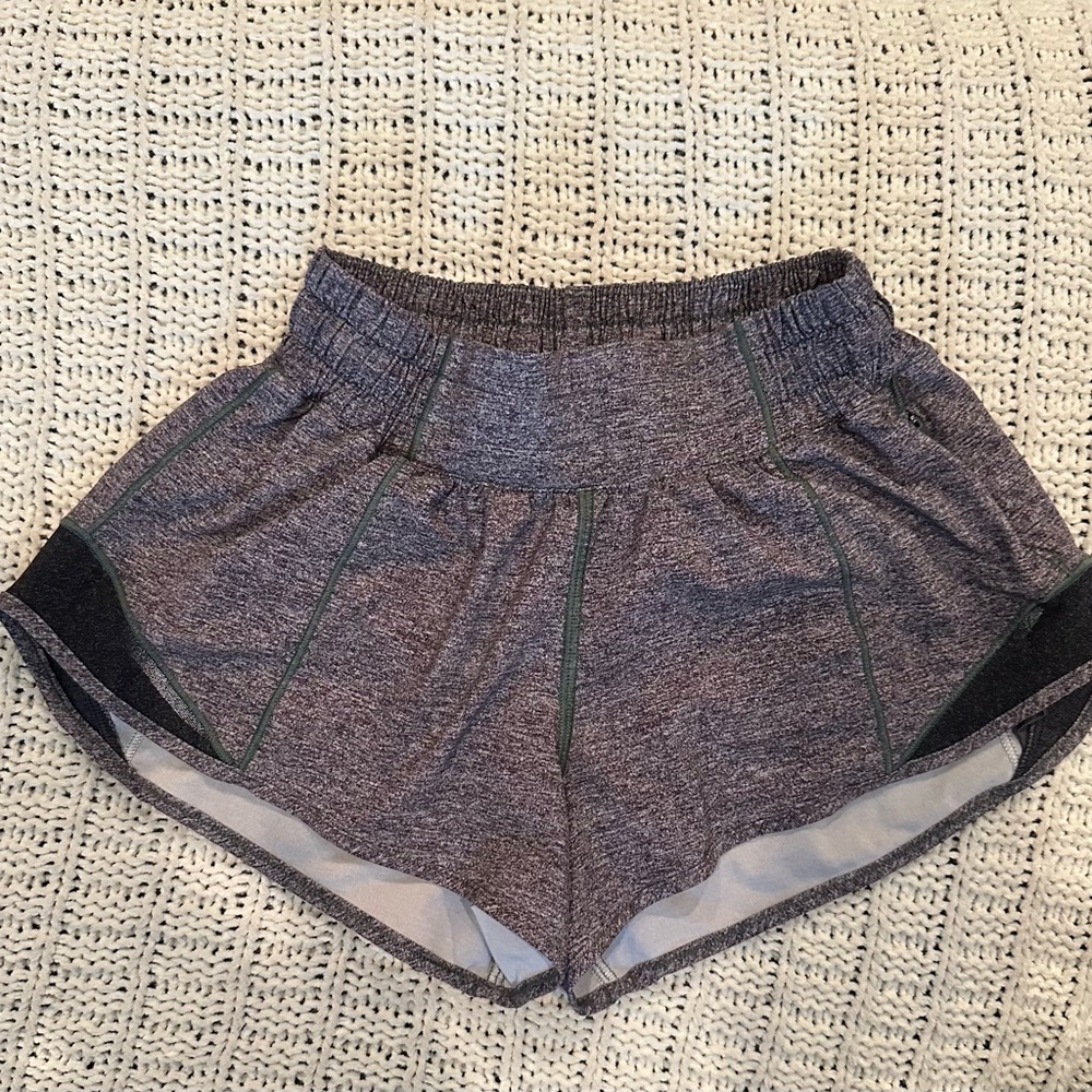 Lululemon Hotty Hots Size 0, Low Rise 2.5 inch.